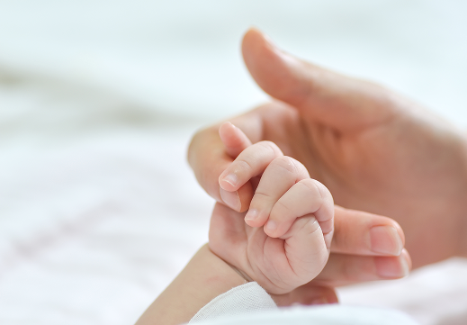 Hormonalna podrška nakon poroda i rano majčinstvo